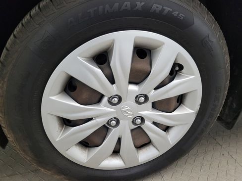 Used 2018 Hyundai Accent SE FWD image 31