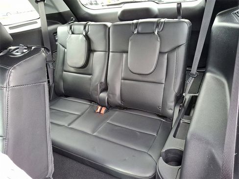 Used 2022 Ford Explorer XLT w/ Equipment Group 202A image 14