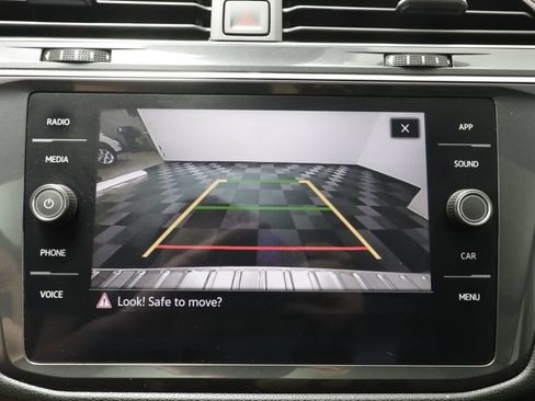 Used 2022 Volkswagen Tiguan SE AWD/4WD image 10