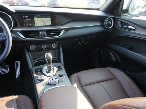 Used 2023 Alfa Romeo Stelvio Ti AWD/4WD image 22