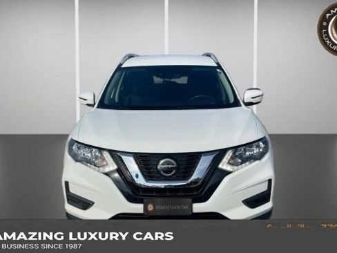 Used 2020 Nissan Rogue SV FWD image 1
