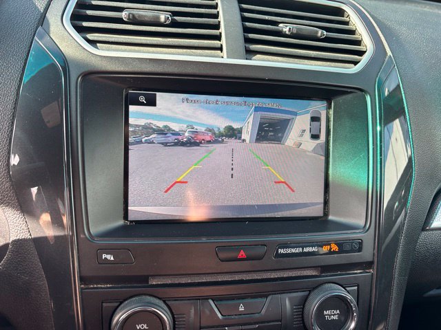 Used 2016 Ford Explorer XLT w/ Equipment Group 202A AWD/4WD image 16