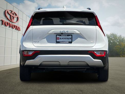 Used 2023 Kia Niro EX w/ EX Cold Weather Package FWD image 4