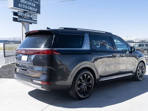 Used 2023 Kia Carnival SX image 10