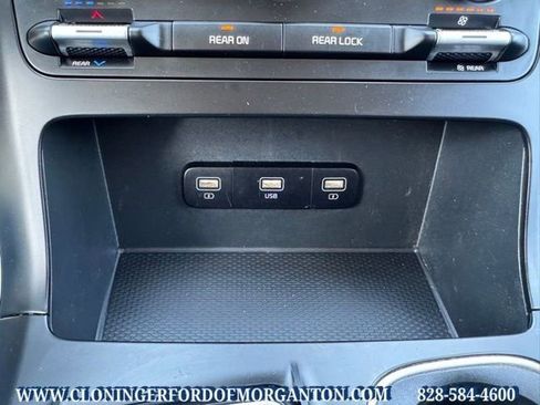 Used 2023 Kia Carnival LX FWD image 28