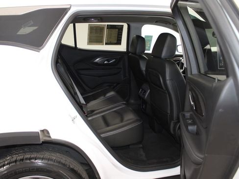 Used 2024 GMC Terrain SLT image 33