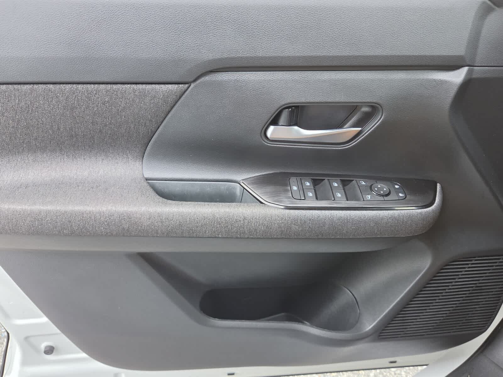 Used 2026 Nissan Kicks SV FWD image 16