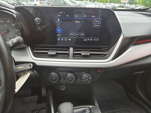 Used 2024 Chevrolet Trax RS FWD image 13