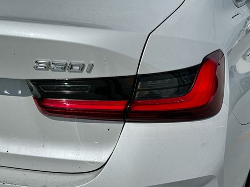 Used 2025 BMW 330i Sedan w/ Premium Package RWD image 31