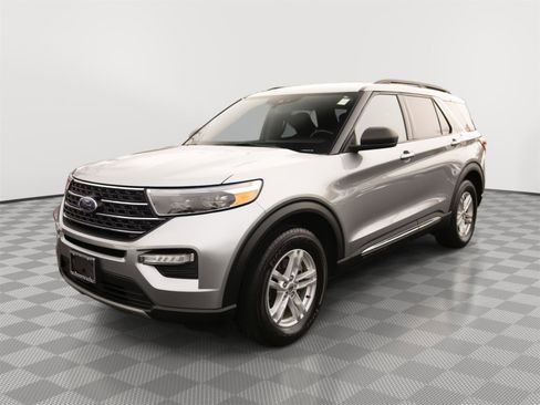 Used 2020 Ford Explorer XLT w/ Equipment Group 202A image 21