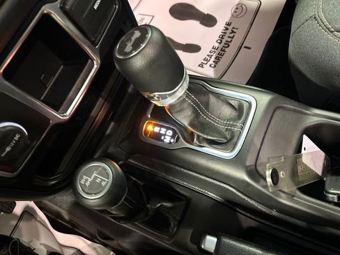 Used 2024 Jeep Wrangler Sport image 19