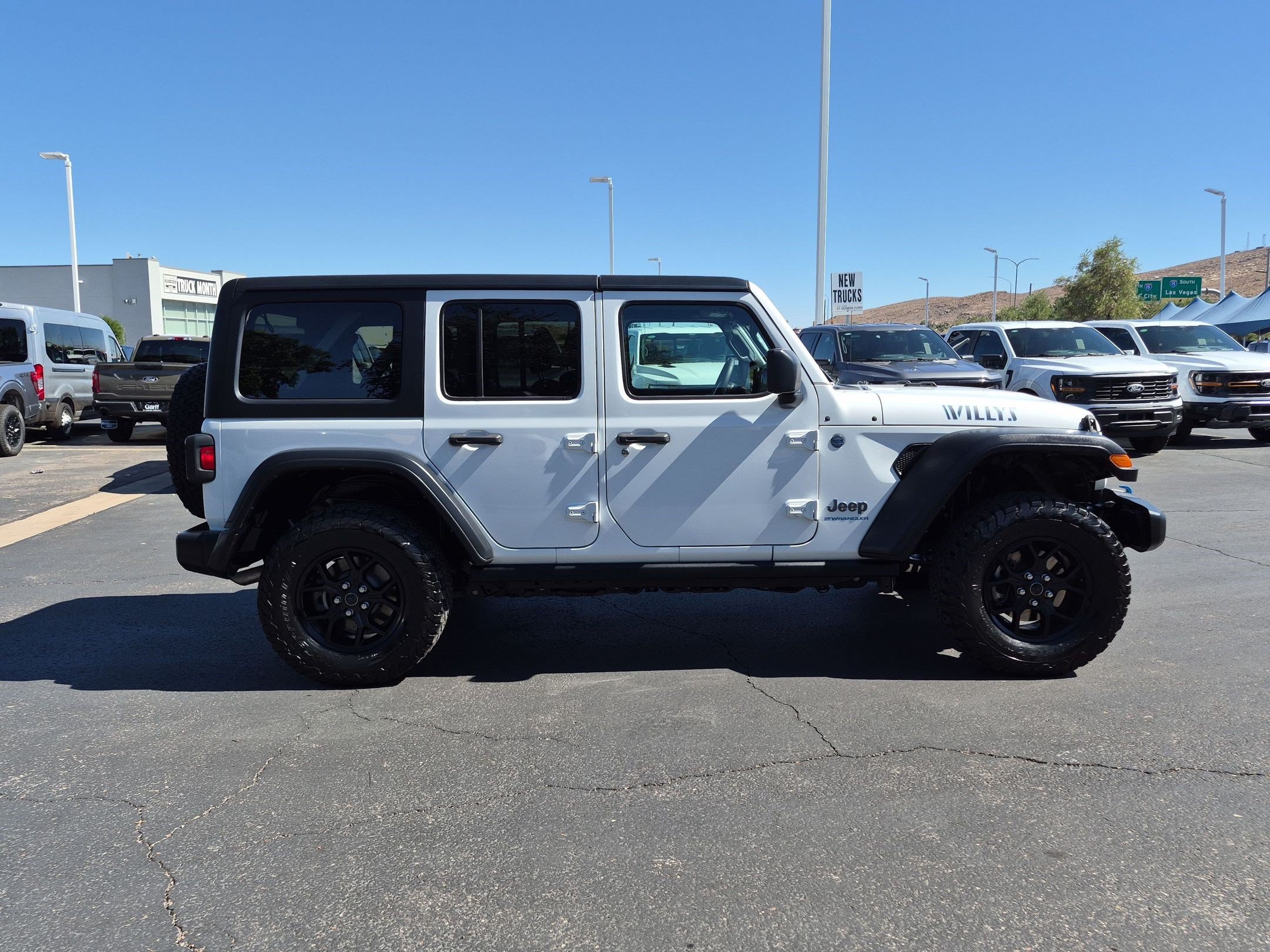 Used 2024 Jeep Wrangler Unlimited AWD/4WD image 2