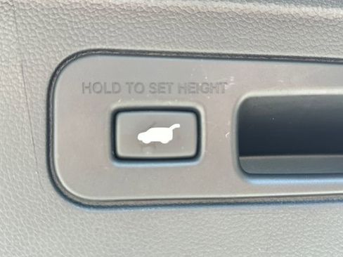 Used 2025 Honda Pilot Black Edition image 19