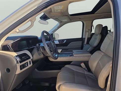 Certified 2023 Lincoln Navigator L Reserve image 12