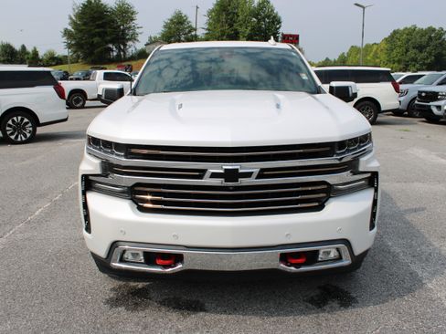 Used 2019 Chevrolet Silverado 1500 High Country w/ Technology Package AWD/4WD image 3