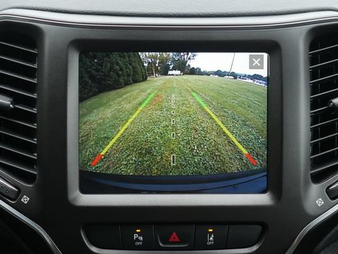 Used 2022 Jeep Cherokee Trailhawk w/ Sun, Sound & Nav Group AWD/4WD image 7