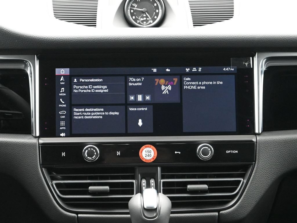 Certified 2025 Porsche Macan AWD/4WD image 21