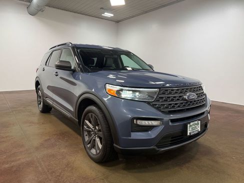Used 2021 Ford Explorer XLT w/ Equipment Group 202A AWD/4WD image 30