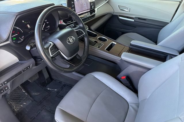 Used 2024 Toyota Sienna XLE FWD image 10