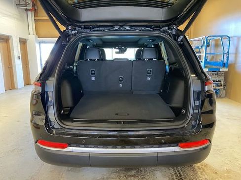 New 2026 Jeep Grand Cherokee Limited AWD/4WD image 17