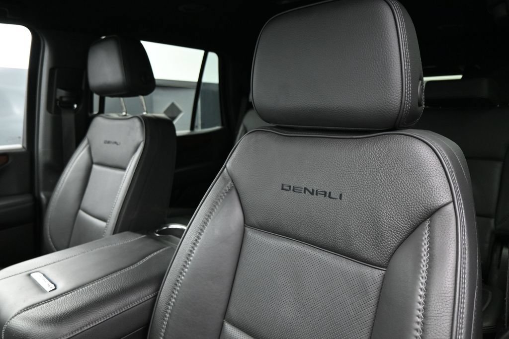 Used 2025 GMC Yukon Denali AWD/4WD image 13