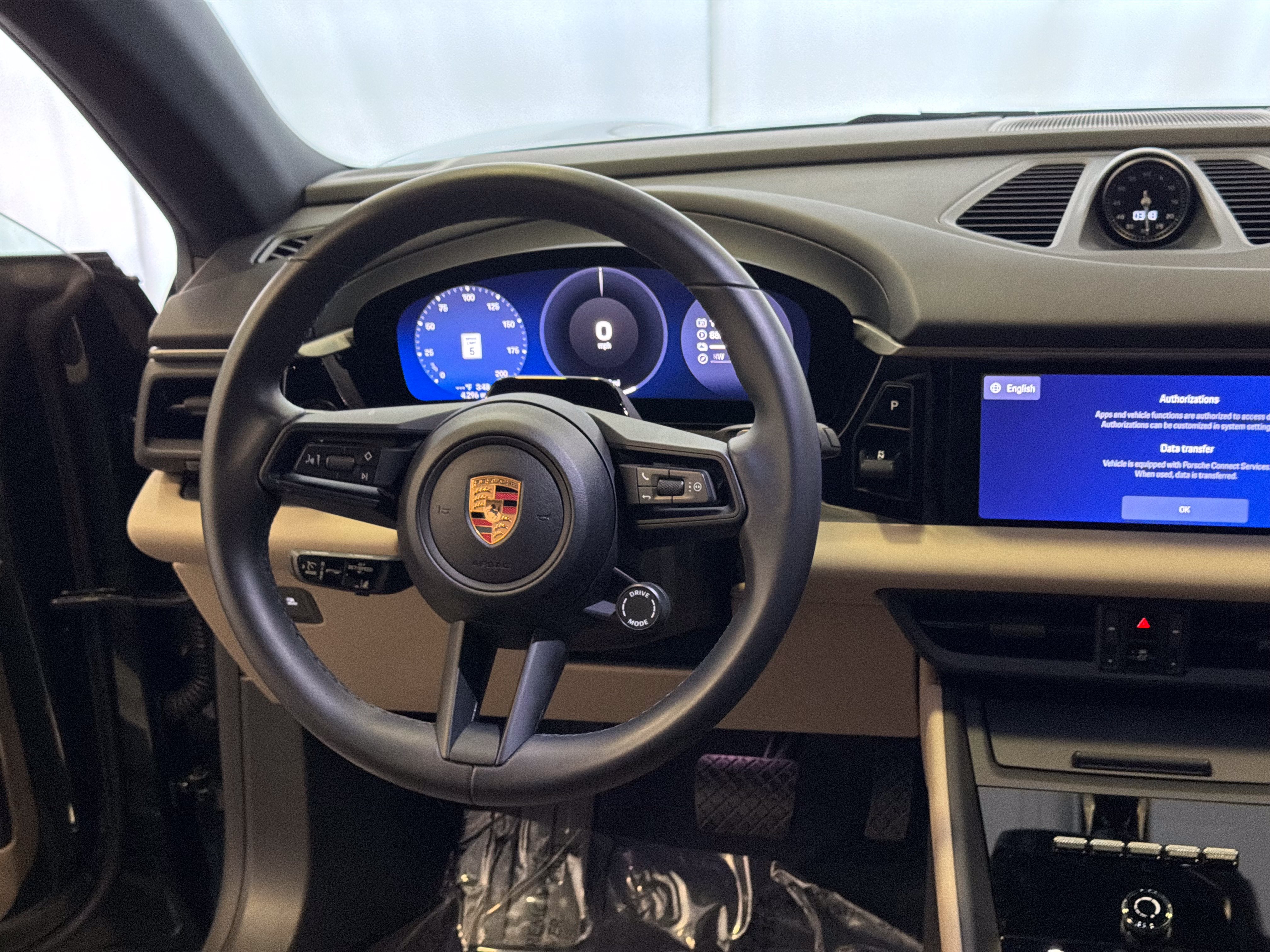 Certified 2026 Porsche Macan 4 Electric AWD/4WD image 20