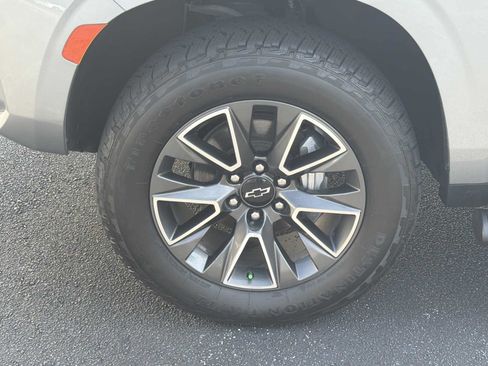 Used 2023 Chevrolet Tahoe Z71 w/ Z71 Off-Road Package AWD/4WD image 39