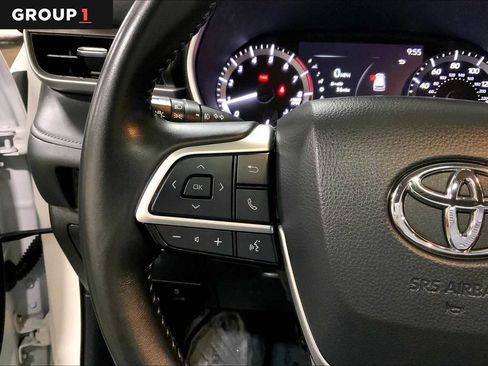 Used 2024 Toyota Highlander XLE image 24