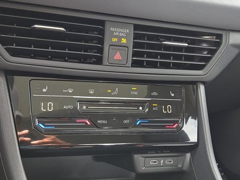 New 2026 Volkswagen Jetta SE FWD image 20