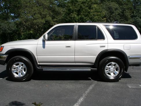 Used 1998 Toyota 4Runner SR5 AWD/4WD image 7