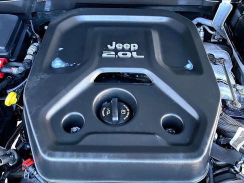 Used 2019 Jeep Wrangler Unlimited Sahara image 31