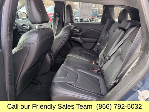 Used 2019 Jeep Cherokee Limited image 25