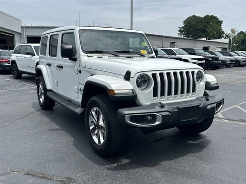 Used 2018 Jeep Wrangler Unlimited Sahara AWD/4WD image 2