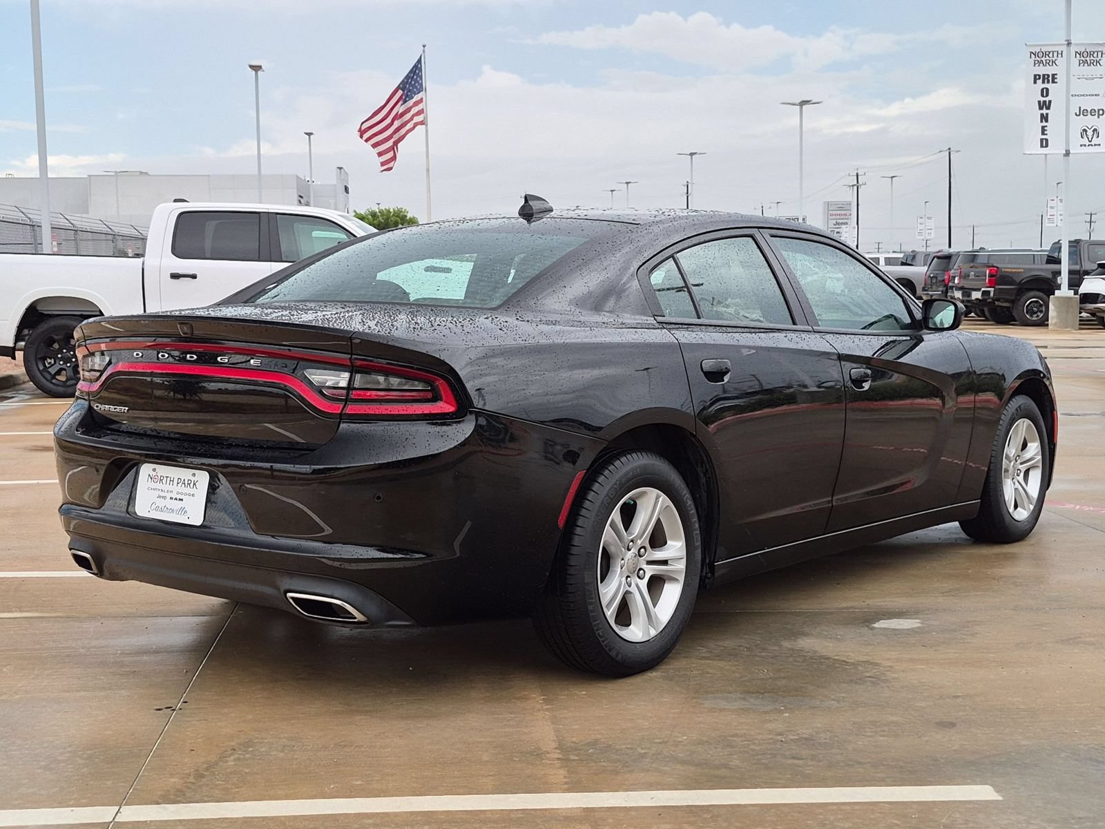 Used 2023 Dodge Charger SXT RWD image 3