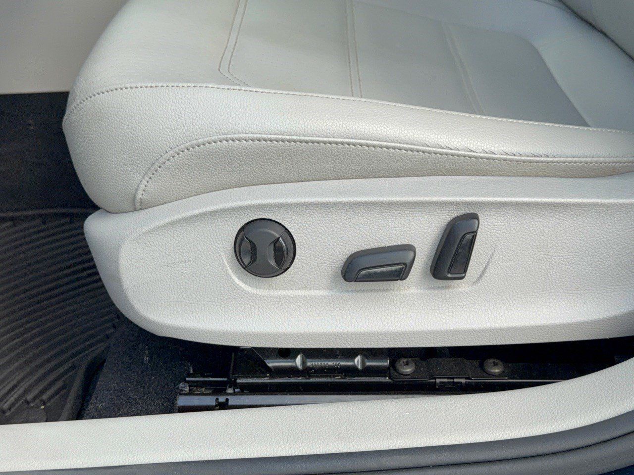 Used 2019 Volkswagen Passat 2.0T Wolfsburg FWD image 16