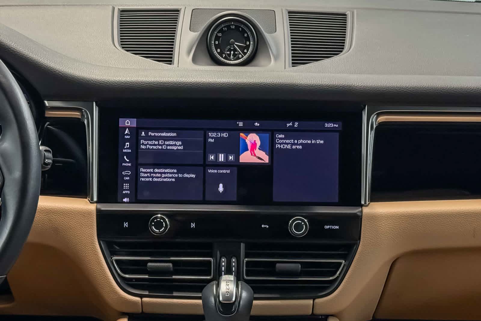 Certified 2023 Porsche Macan AWD/4WD image 18