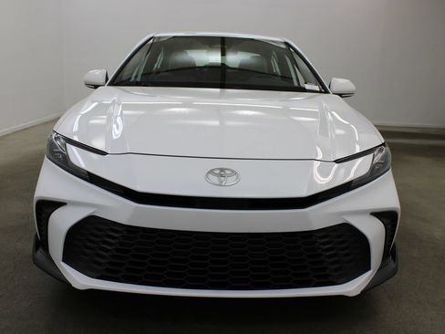 Used 2025 Toyota Camry SE FWD image 7