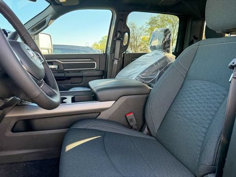 New 2026 RAM 2500 Big Horn AWD/4WD image 15