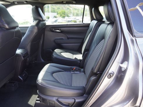 Certified 2024 Toyota Highlander XSE image 23