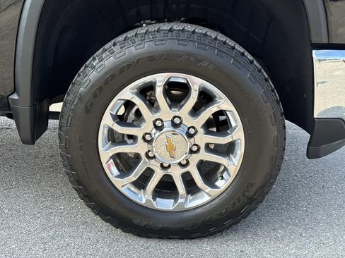 Used 2025 Chevrolet Silverado 2500 LTZ w/ LTZ Plus Package image 4