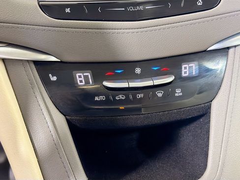 Used 2018 Cadillac XT5 Luxury AWD/4WD image 16