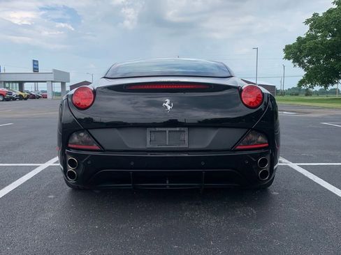 Used 2014 Ferrari California image 8