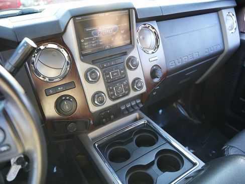 Used 2015 Ford F350 Lariat image 21