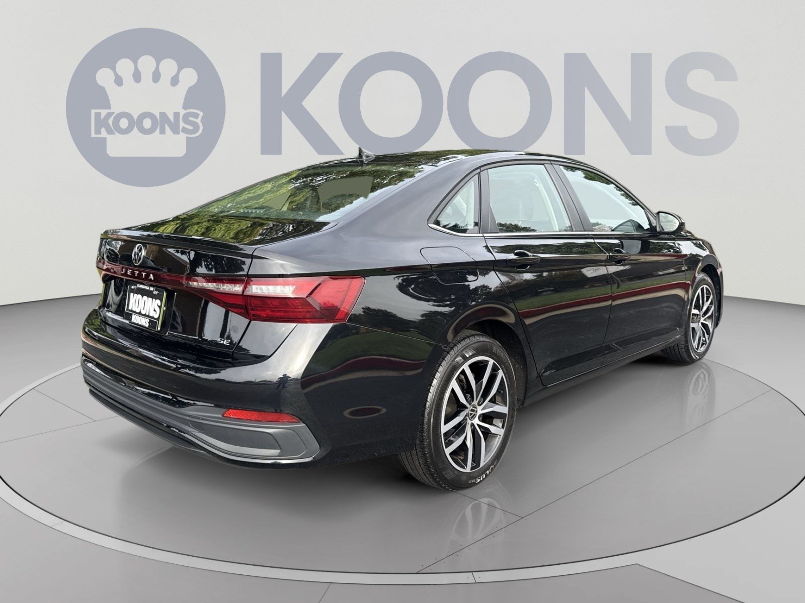 Used 2025 Volkswagen Jetta SE FWD image 7
