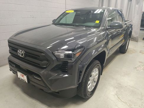 Used 2024 Toyota Tacoma SR5 AWD/4WD image 16