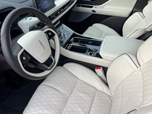 Certified 2023 Lincoln Aviator Black Label Grand Touring w/ Class IV Trailer Tow Package image 10