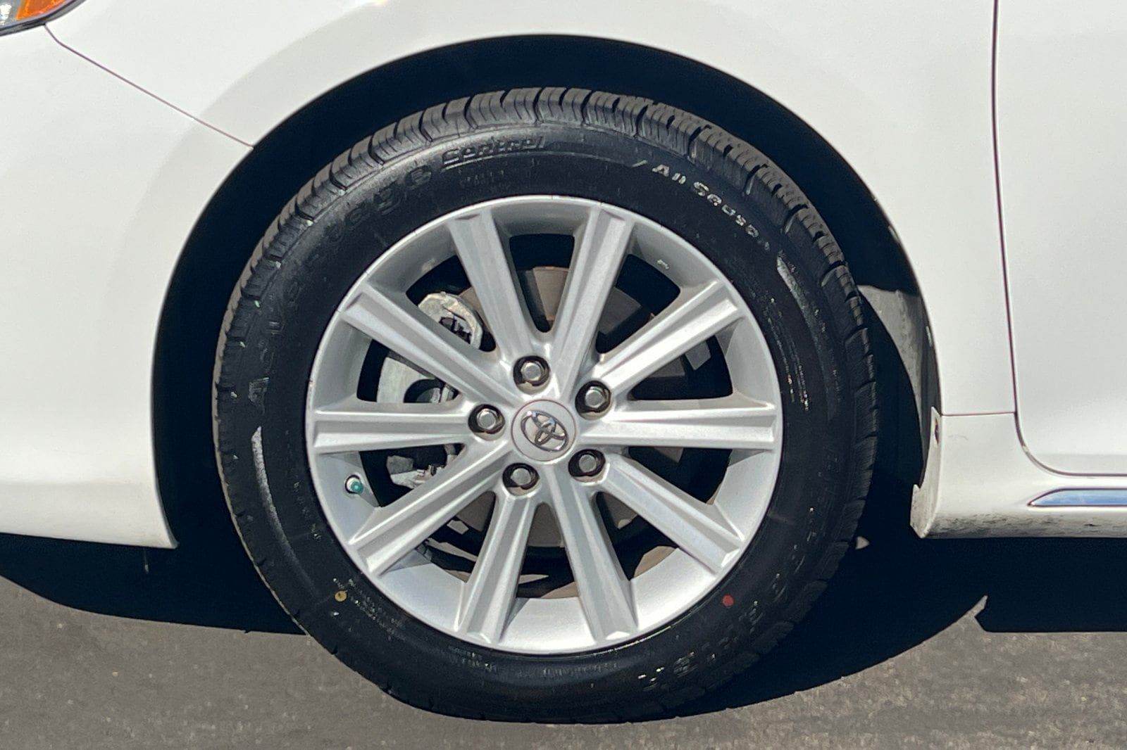 Used 2014 Toyota Camry XLE w/ Leather Package FWD image 25