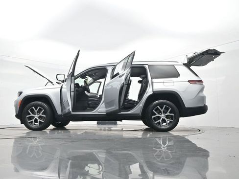 Used 2023 Jeep Grand Cherokee L Limited image 40