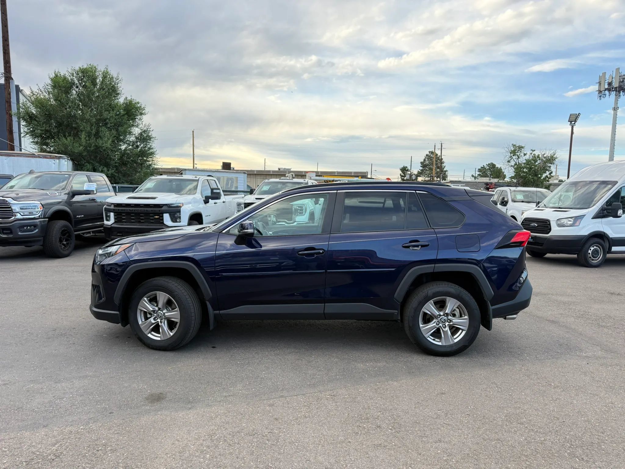Used 2023 Toyota RAV4 XLE w/ Convenience Package FWD image 4