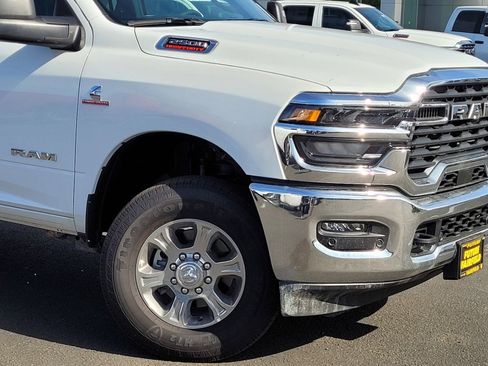 New 2025 RAM 2500 Big Horn AWD/4WD image 9